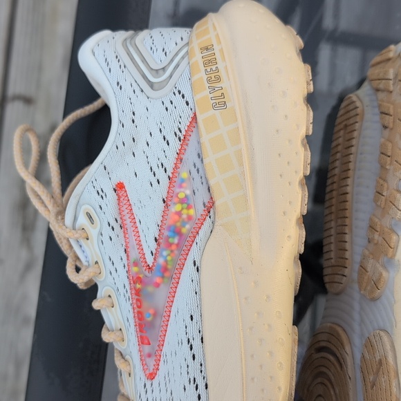 Brooks Speckled White and Tan Sneakers - Picture 6 of 10